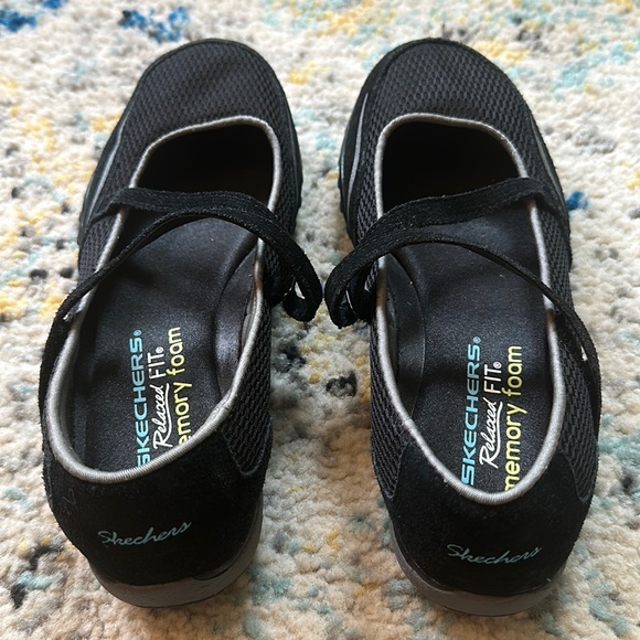 Skechers Relaxed Fit Memory Foam Shoes Mary Janes Black Size 5 Great condition - Picture 4 of 12